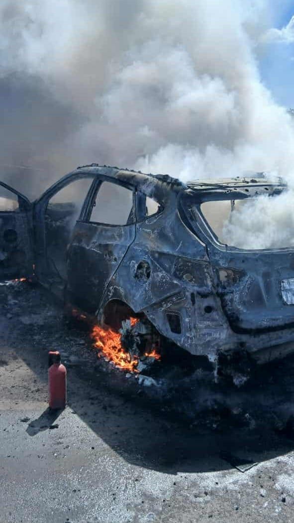 السيطرة علي حريق سيارة في الإسكندرية السيطرة علي حريق سيارة في الإسكندرية