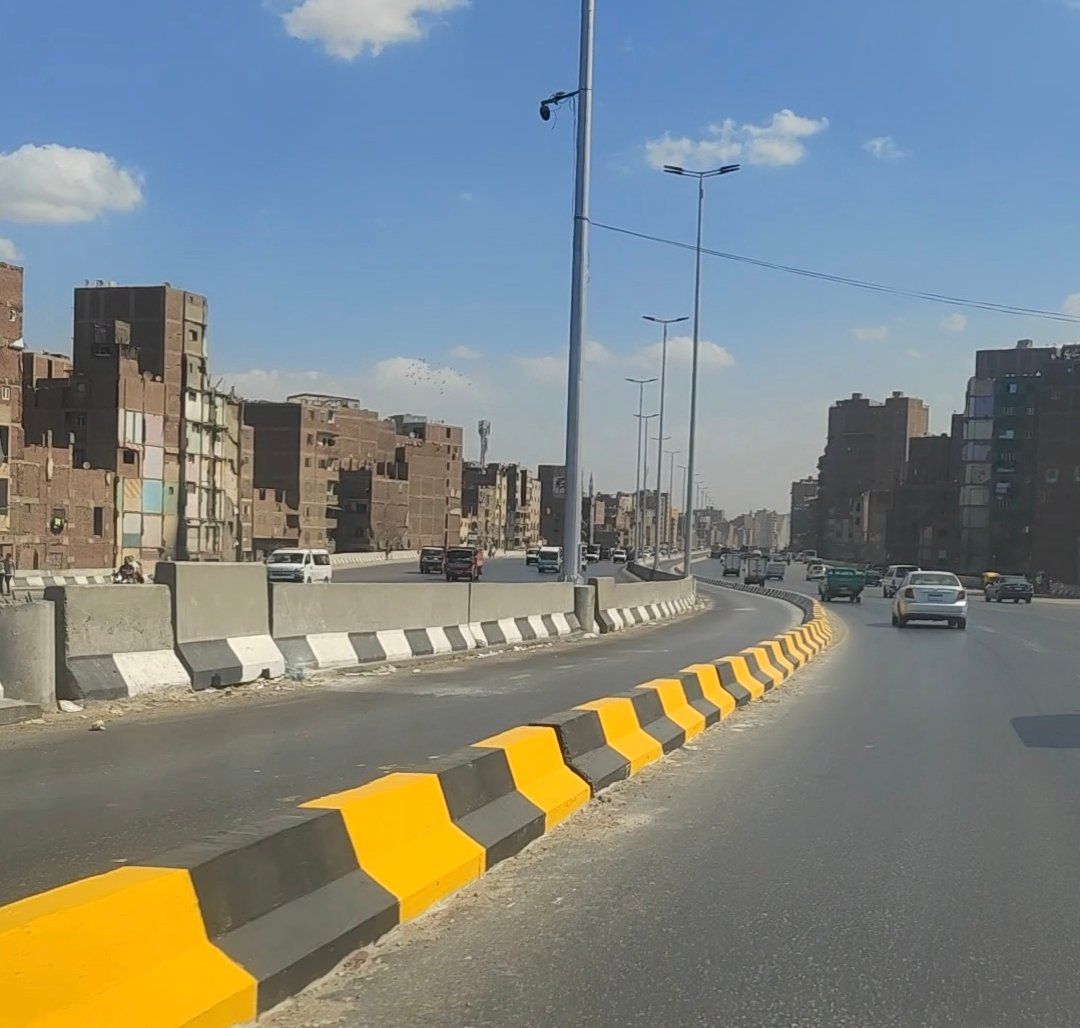 عزل حارة للاتوبيس الترددي (3) عزل حارة للاتوبيس الترددي (3)
