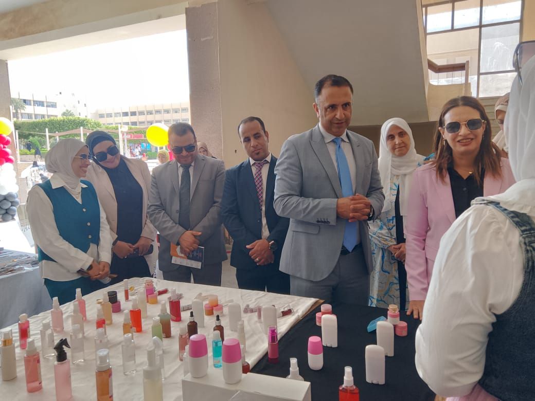خلال الافتتاح خلال الافتتاح