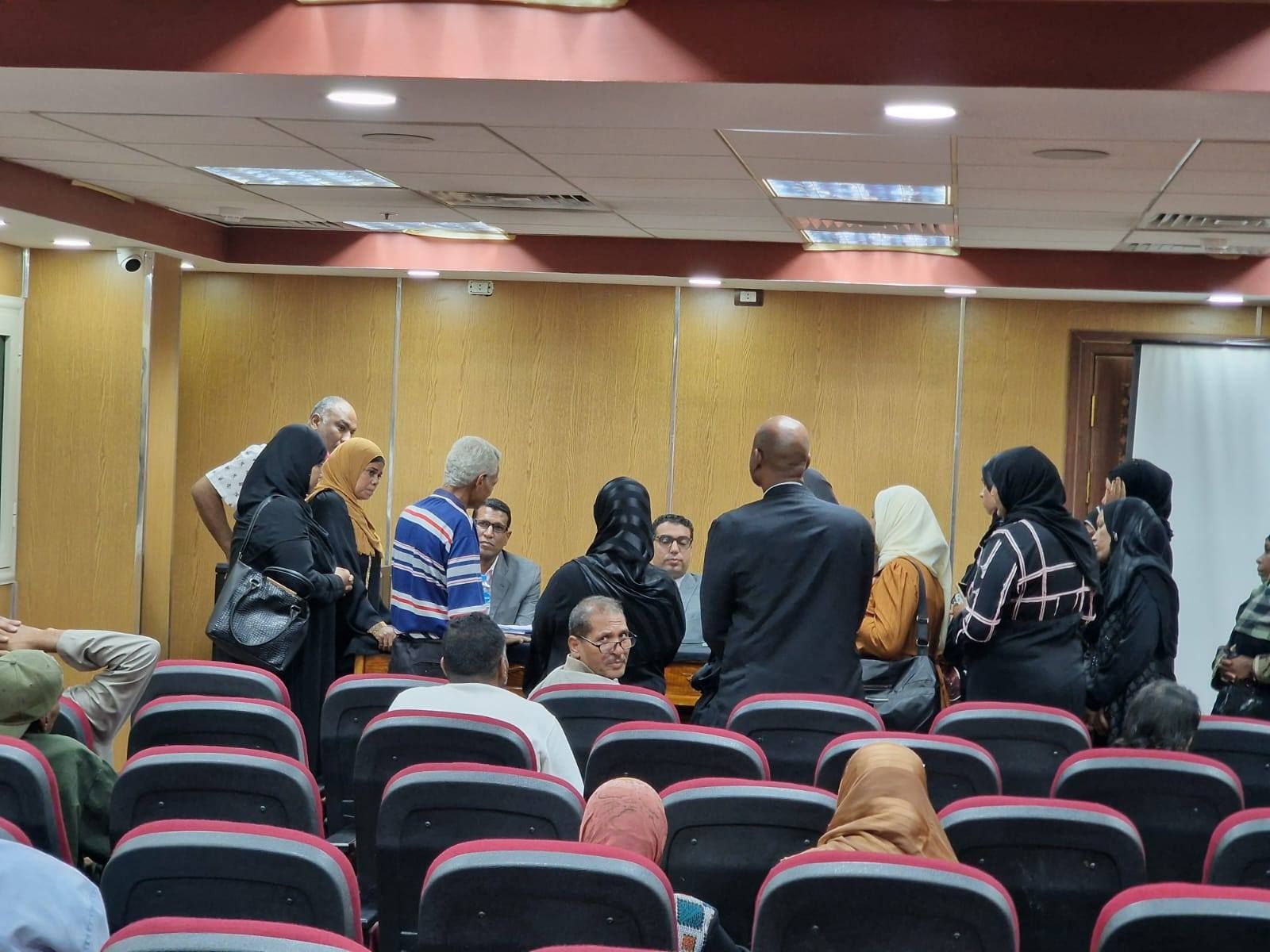 نائب محافظ الأقصر يتلقى 34 شكوى باليوم المفتوح الأسبوعى نائب محافظ الأقصر يتلقى 34 شكوى باليوم المفتوح الأسبوعى
