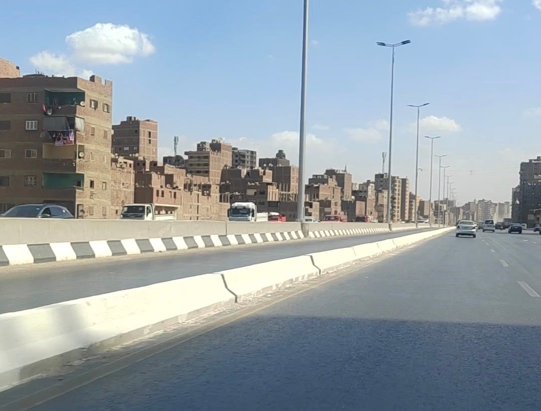 عزل حارة للاتوبيس الترددي (1) عزل حارة للاتوبيس الترددي (1)