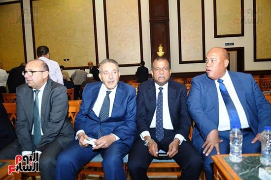 احمد الوكيل رئيس اتحاد الغرف التجارية وعدد من رجال الاعمال احمد الوكيل رئيس اتحاد الغرف التجارية وعدد من رجال الاعمال