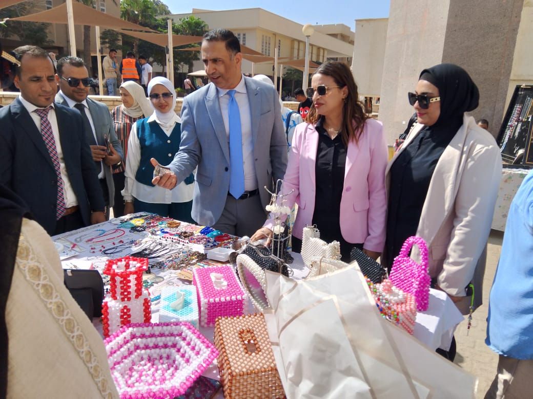 معرض الأسر المنتجة بجامعة حلوان معرض الأسر المنتجة بجامعة حلوان