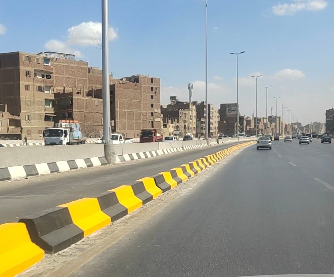 عزل حارة للاتوبيس الترددي (2) عزل حارة للاتوبيس الترددي (2)
