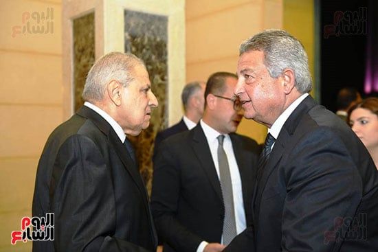 خالد عبد العزيز يقدم واجب العزاء للمهندس ابراهيم محلب خالد عبد العزيز يقدم واجب العزاء للمهندس ابراهيم محلب