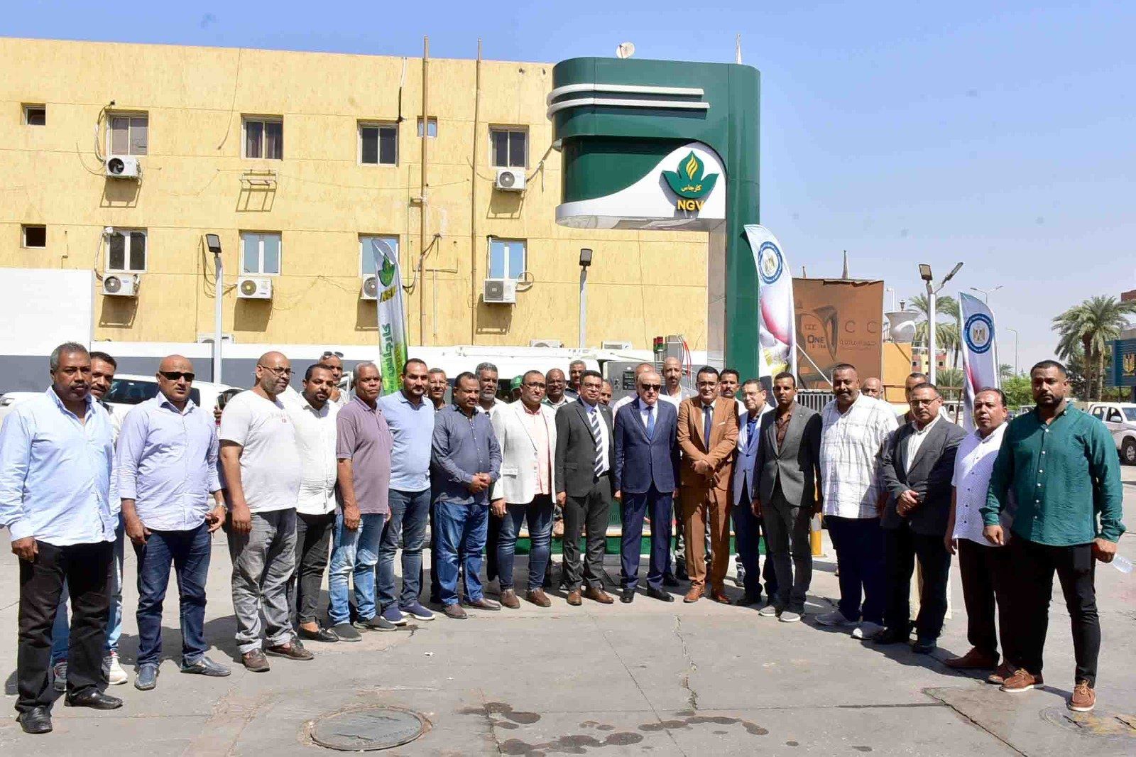 محافظ الأقصر يفتتح محطة الغاز الطبيعي بمنطقة العوامية محافظ الأقصر يفتتح محطة الغاز الطبيعي بمنطقة العوامية