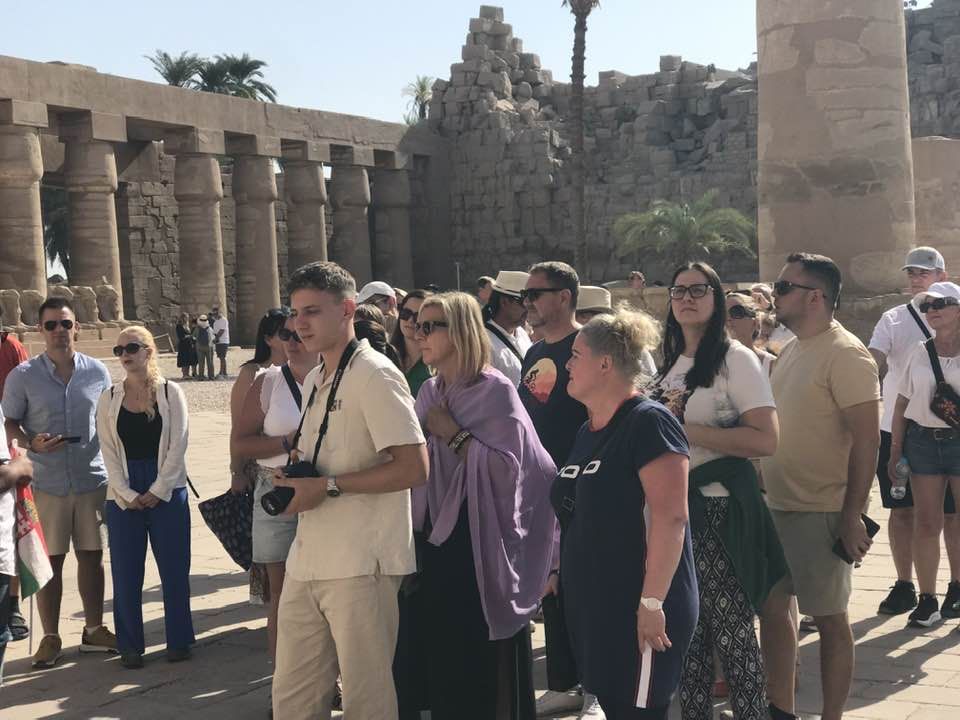 الرحلات الأسرية المبهجة من سياح العالم فى معابد الأقصر الرحلات الأسرية المبهجة من سياح العالم فى معابد الأقصر