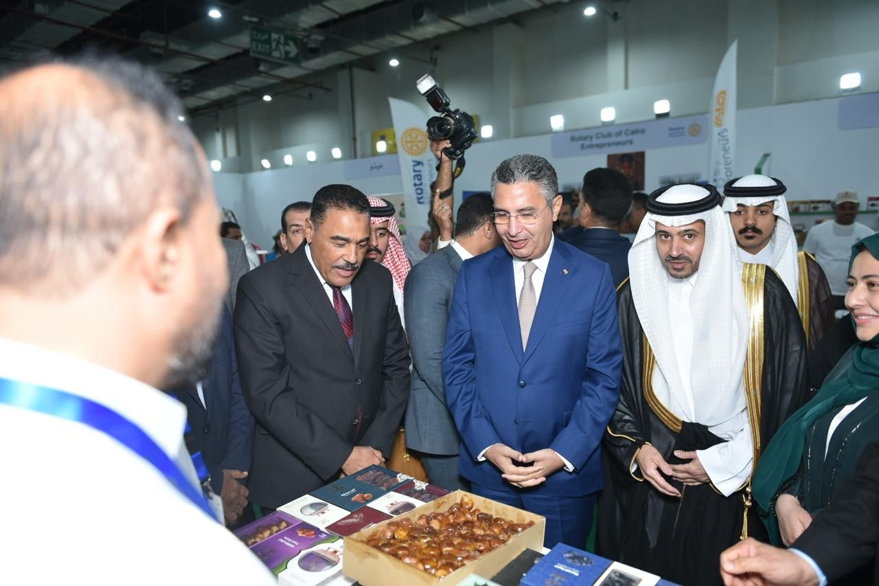 جولة وزير التموين فى الملتقى والمعرض الدولي للتمور جولة وزير التموين فى الملتقى والمعرض الدولي للتمور
