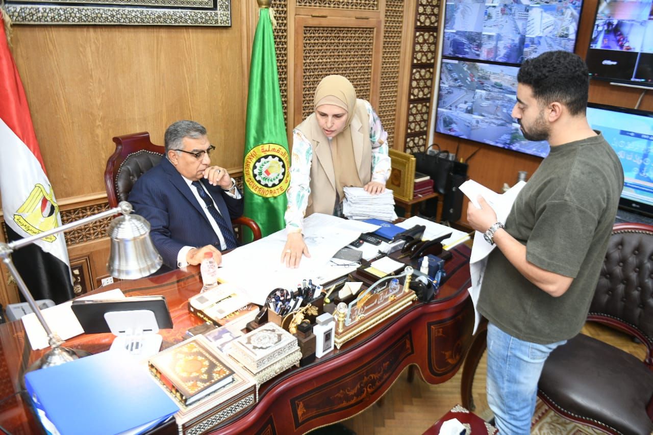 محافظ الدقهلية يعلن اعتماد الأحوزة العمرانية لـ 106 عزبة فى 5 مراكز بالمحافظة (1) محافظ الدقهلية يعلن اعتماد الأحوزة العمرانية لـ 106 عزبة فى 5 مراكز بالمحافظة (1)