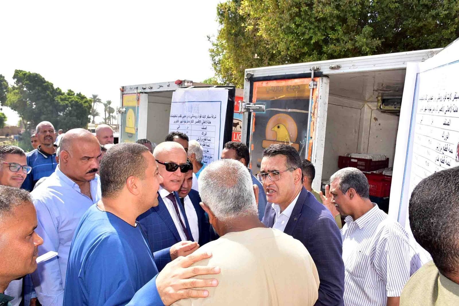 مدينة الطود تنظم سوق اليوم الواحد الـ33 حول الأقصر بحضور المحافظ مدينة الطود تنظم سوق اليوم الواحد الـ33 حول الأقصر بحضور المحافظ