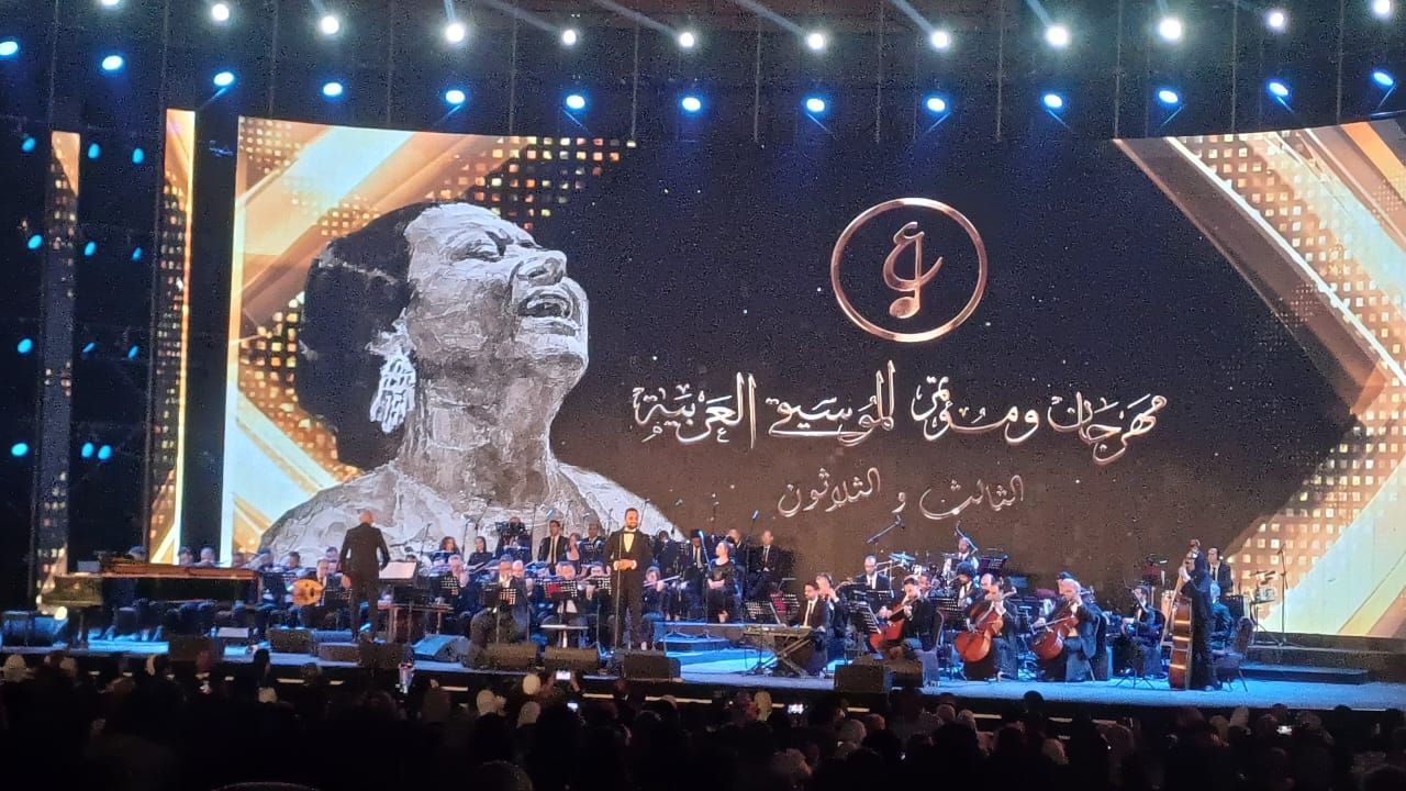 حسام حسني يغني لعبد الحليم حافظ في حفل مهرجان الموسيقى العربية (2) حسام حسني يغني لعبد الحليم حافظ في حفل مهرجان الموسيقى العربية (2)