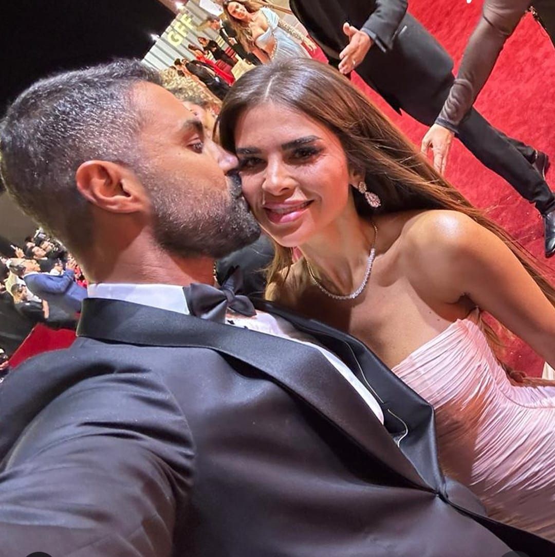 قبلة كريم فهمي لزوجته دانيا البناوي قبلة كريم فهمي لزوجته دانيا البناوي