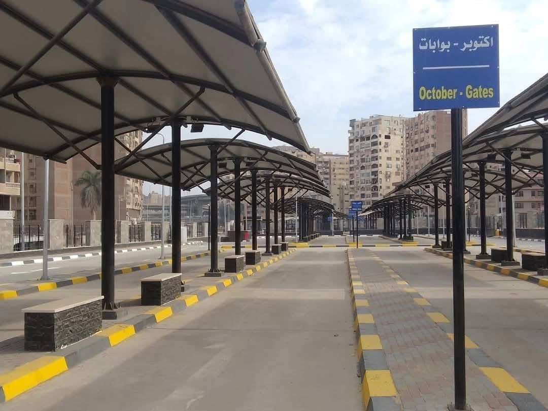 مواقف سرفيس بالمحاور المؤدية للمتحف مواقف سرفيس بالمحاور المؤدية للمتحف