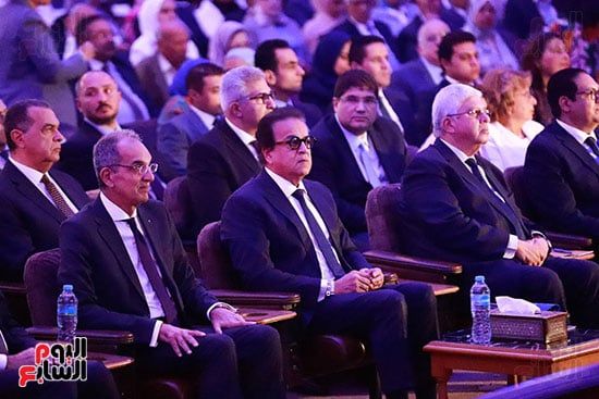 مشاركة واسعة من الوزراء والخبراء