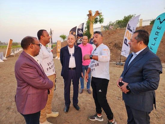 محافظ-الأقصر-يلتقي-مع-100-مغامر-مظلات محافظ-الأقصر-يلتقي-مع-100-مغامر-مظلات