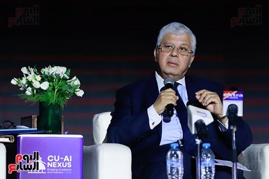 الدكتور أيمن عاشور وزير التعليم العالى