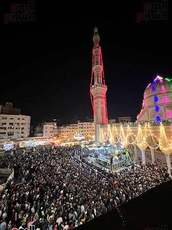 أعداد كبيرة من المريدين فى حفل ختام مولد السيد البدوى أعداد كبيرة من المريدين فى حفل ختام مولد السيد البدوى
