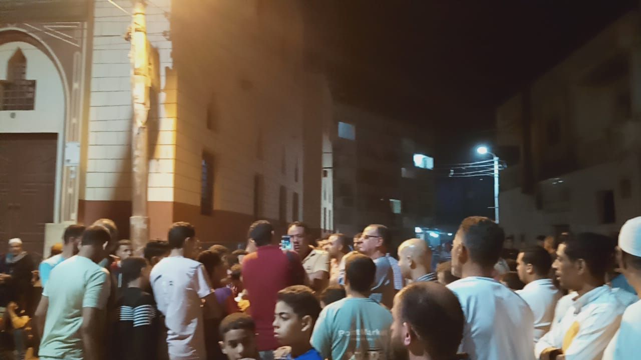 أهالى البحيرة يشيعون جنازة 3 أشخاص (3) أهالى البحيرة يشيعون جنازة 3 أشخاص (3)