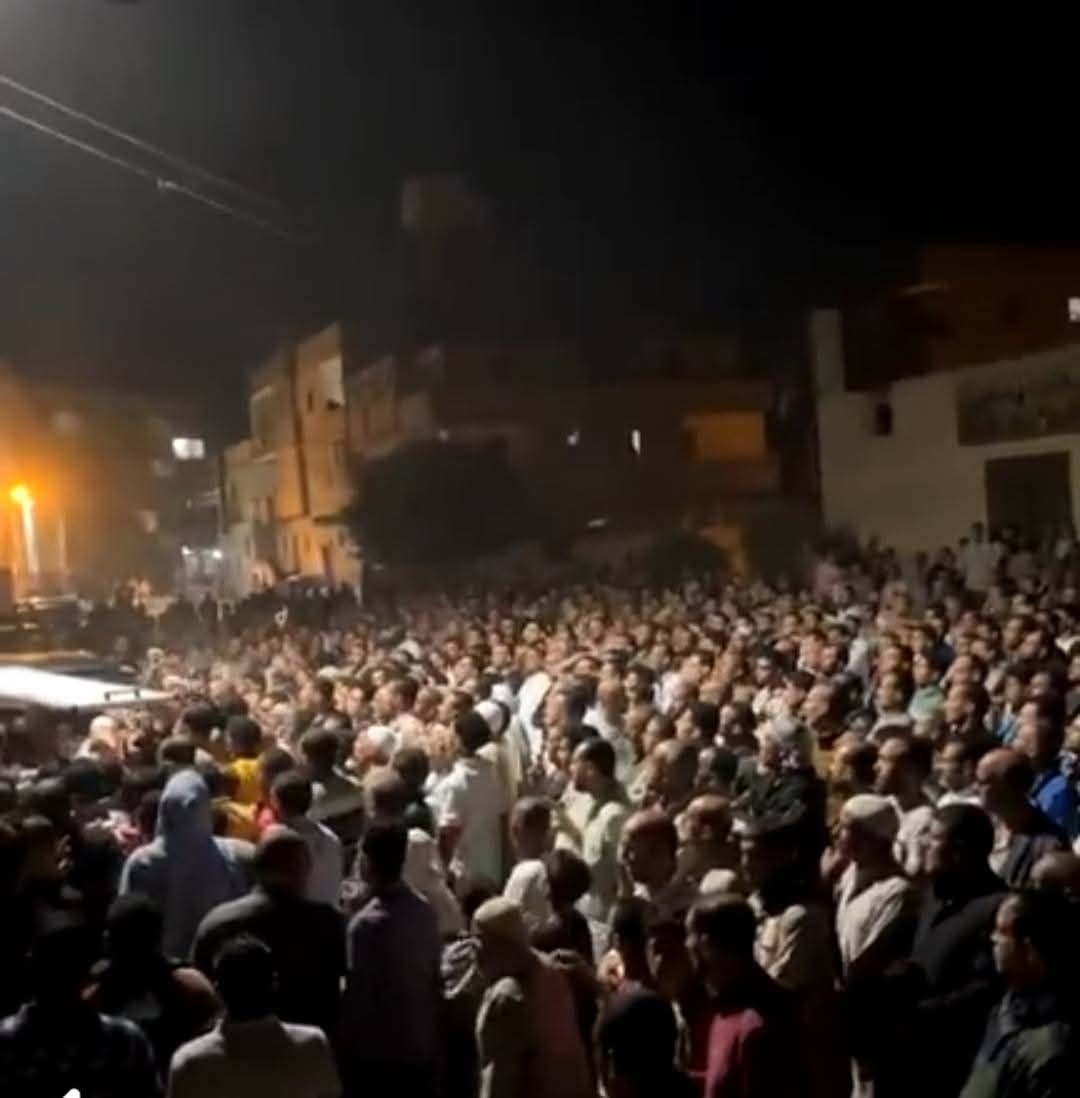 أهالى البحيرة يشيعون جنازة 3 أشخاص (2) أهالى البحيرة يشيعون جنازة 3 أشخاص (2)