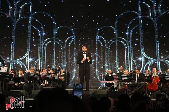 حسام حسني يغني لعبد الحليم حافظ في حفل مهرجان الموسيقى العربية حسام حسني يغني لعبد الحليم حافظ في حفل مهرجان الموسيقى العربية