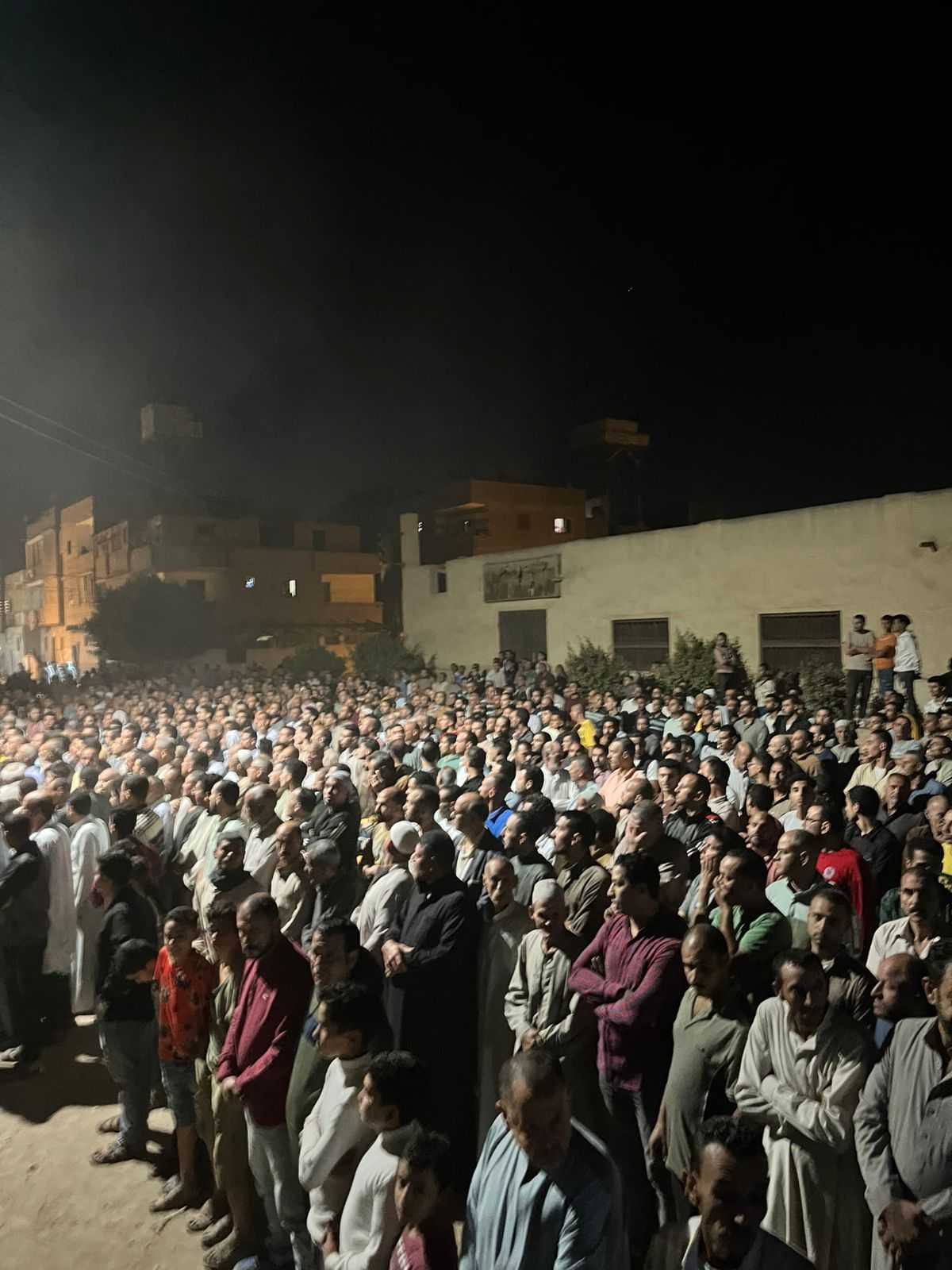 أهالى البحيرة يشيعون جنازة 3 أشخاص (1) أهالى البحيرة يشيعون جنازة 3 أشخاص (1)