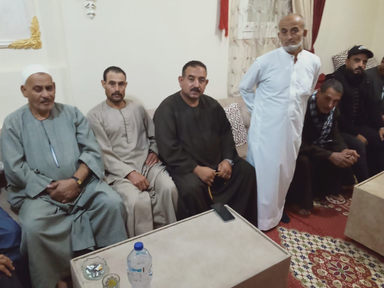 اقارب الشاب فى العزاء اقارب الشاب فى العزاء