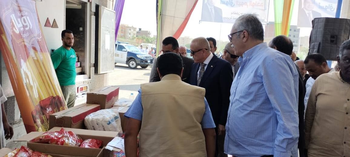 سوق اليوم الواحد بمدينة طيبة الجديدة لتوفير السلع الأساسية سوق اليوم الواحد بمدينة طيبة الجديدة لتوفير السلع الأساسية