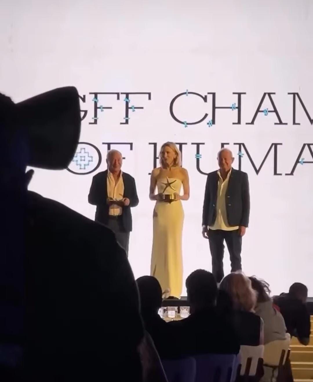 مهرجان الجونة السينمائي يمنح كيت بلانشيت جائزة بطلة الإنسانية (3) مهرجان الجونة السينمائي يمنح كيت بلانشيت جائزة بطلة الإنسانية (3)