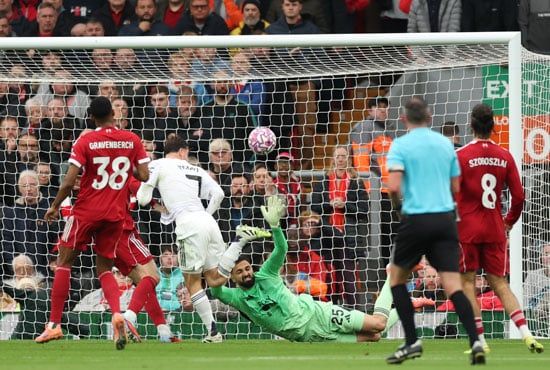 يفربول يواصل السقوط بالخسارة من مانشستر يونايتد يفربول يواصل السقوط بالخسارة من مانشستر يونايتد