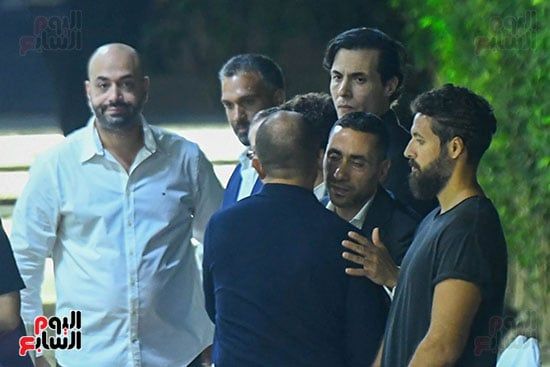 أمير عيد يتلقى عزاء والدته بمسجد حسين صدقى فى المعادي (8) أمير عيد يتلقى عزاء والدته بمسجد حسين صدقى فى المعادي (8)