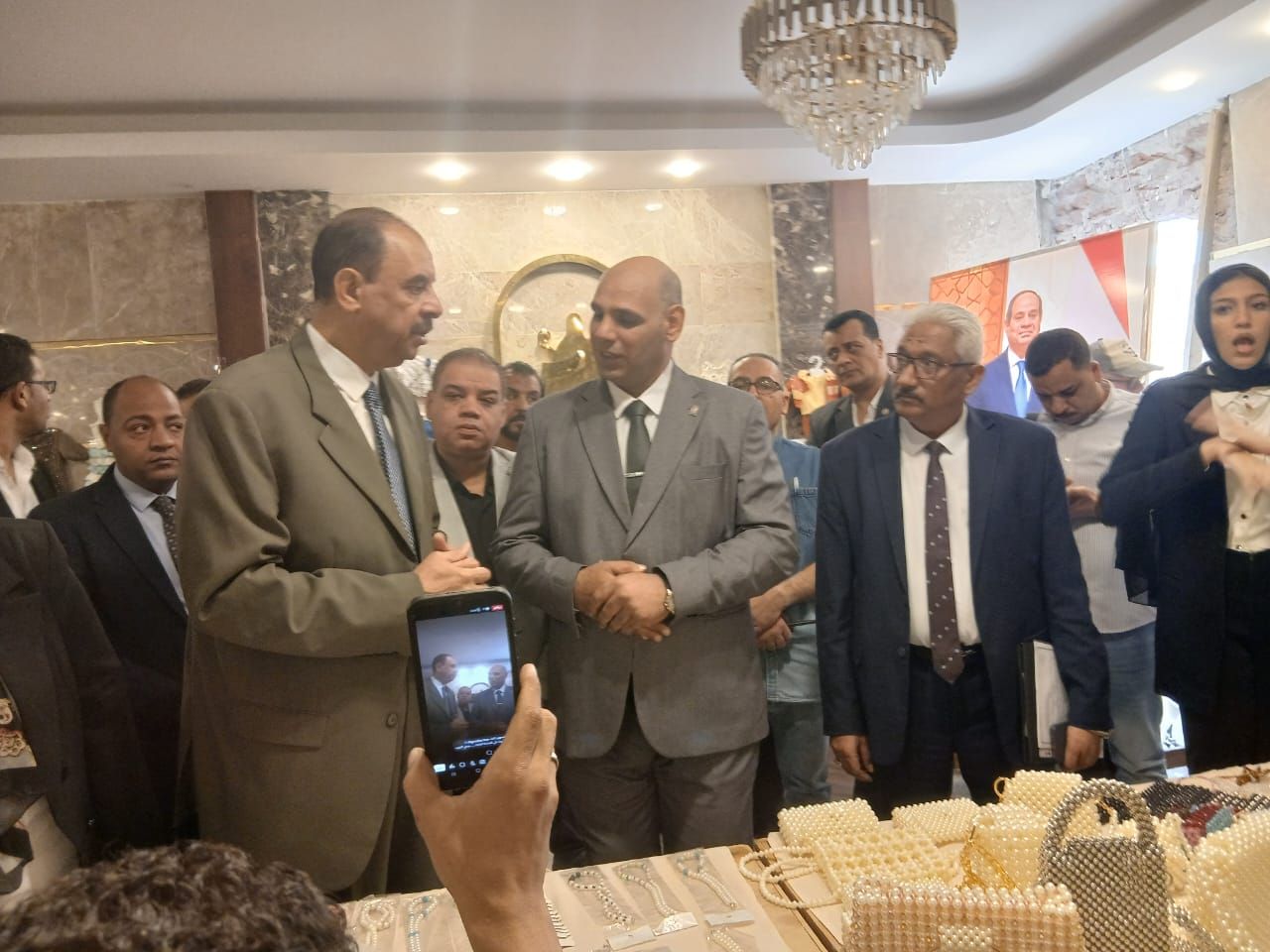 محافظ سوهاج يتفقد المعرض محافظ سوهاج يتفقد المعرض
