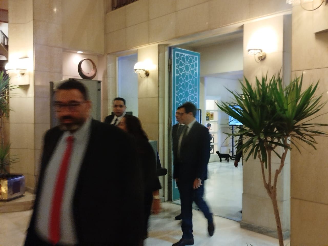 وزير الثقافة يصل إلى دار الأوبرا لحضور حفل عمر خيرت (2) وزير الثقافة يصل إلى دار الأوبرا لحضور حفل عمر خيرت (2)