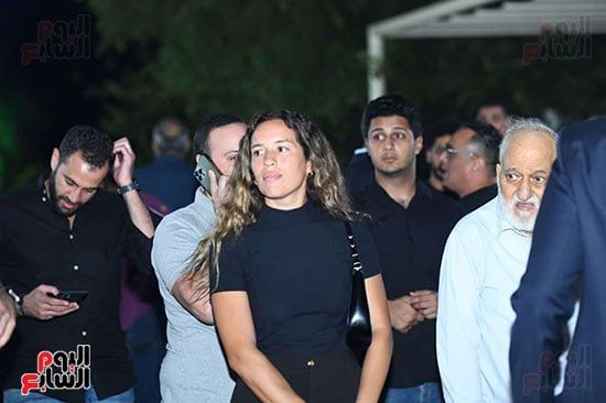 أمير عيد يتلقى عزاء والدته بمسجد حسين صدقى فى المعادي (13) أمير عيد يتلقى عزاء والدته بمسجد حسين صدقى فى المعادي (13)