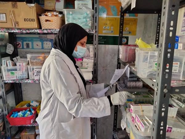 صرف الأدوية مجانا في قافلة بقرية الترزي صرف الأدوية مجانا في قافلة بقرية الترزي