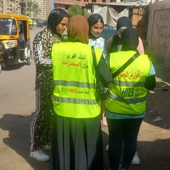 توعية الفتيات في الشوارع توعية الفتيات في الشوارع