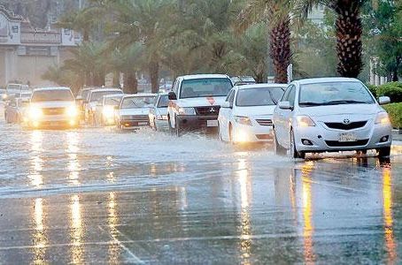 أمطار رعدية غزيرة وسيول وبرد على 5 مناطق