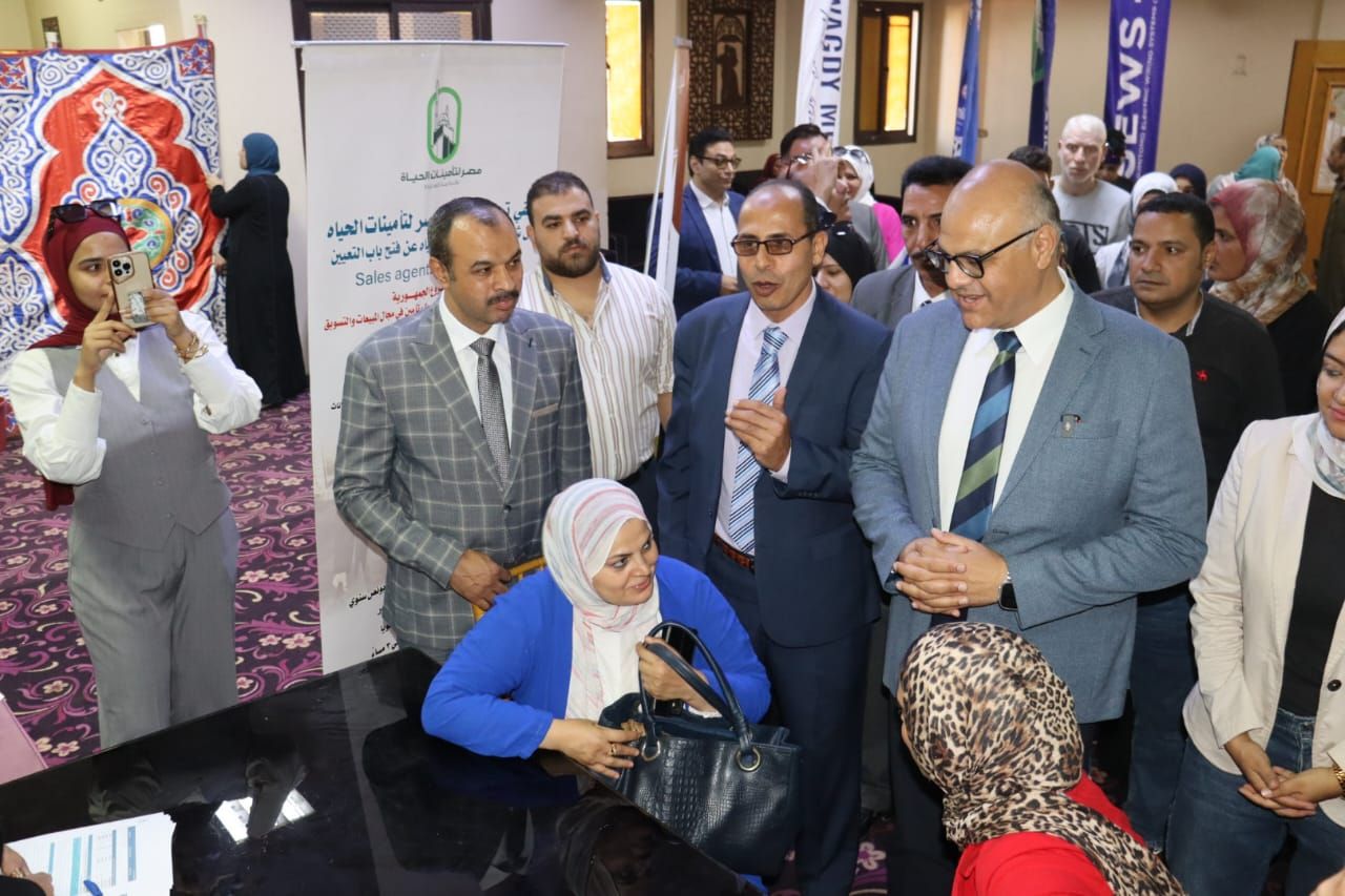 محافظ القليوبية يفتتح ملتقى توظيفي بنادي قليوب (1) محافظ القليوبية يفتتح ملتقى توظيفي بنادي قليوب (1)