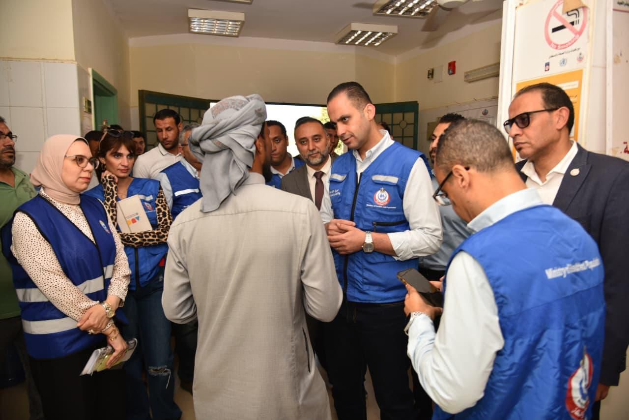 نائب الوزير خلال جولته بمستشفى بئر العبد المركزي نائب الوزير خلال جولته بمستشفى بئر العبد المركزي