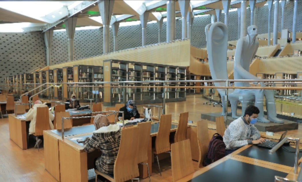 المكتبة من الداخل me المكتبة من الداخل me