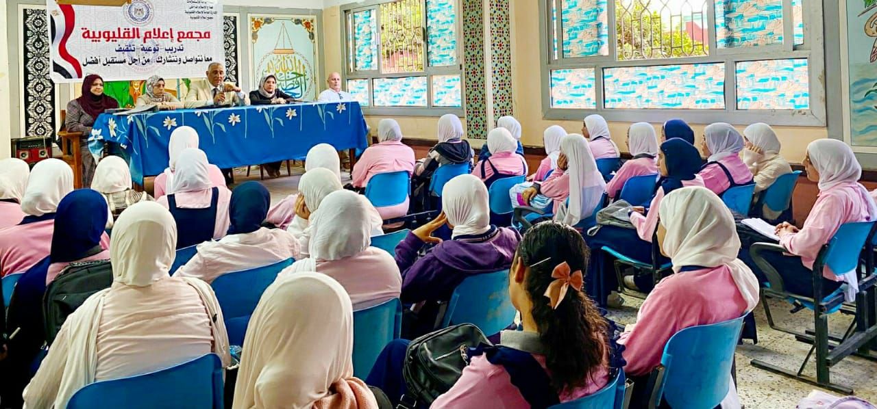 جانب من فعاليات الندوة جانب من فعاليات الندوة