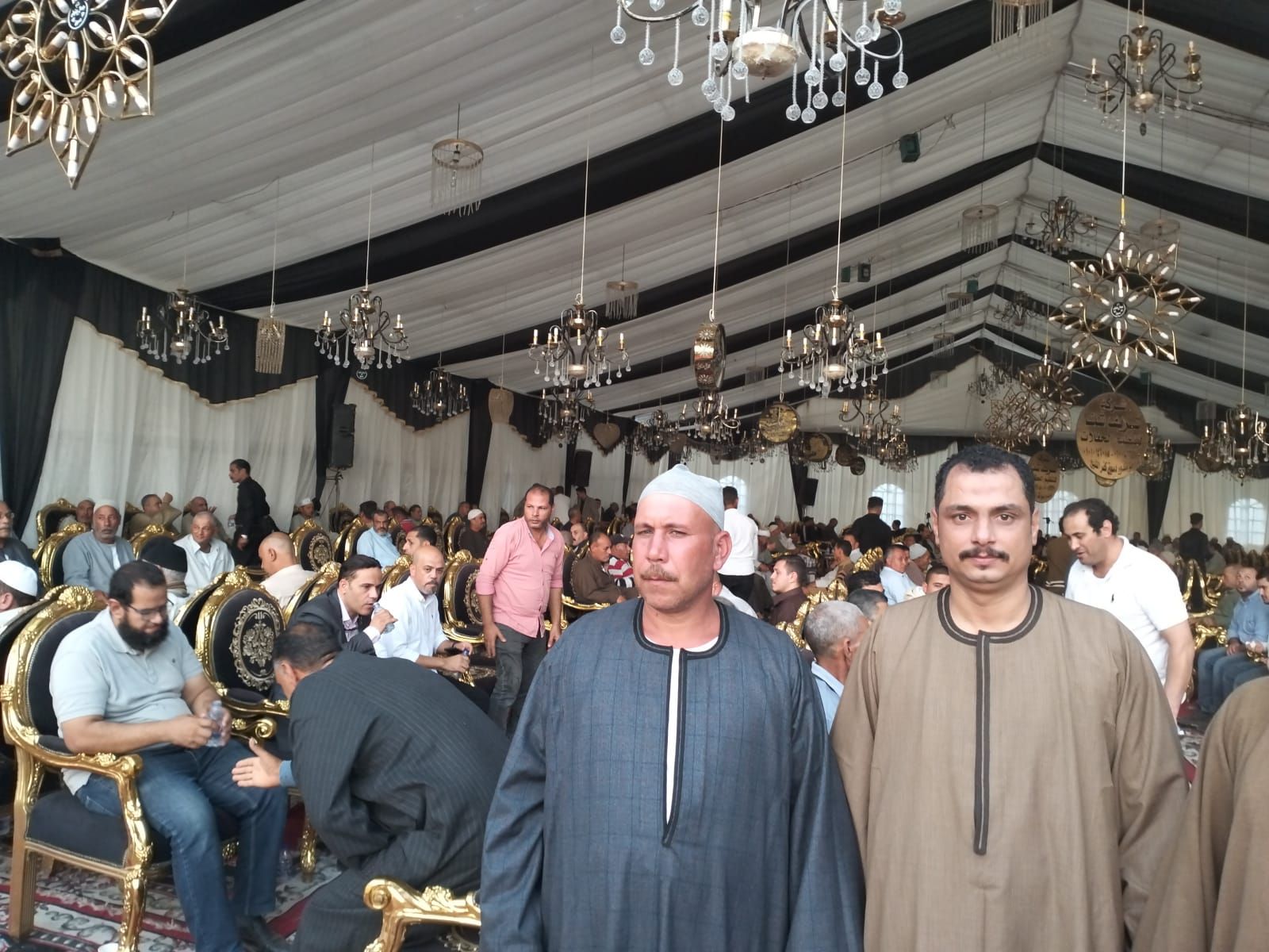 جانب من سرادق العزاء جانب من سرادق العزاء