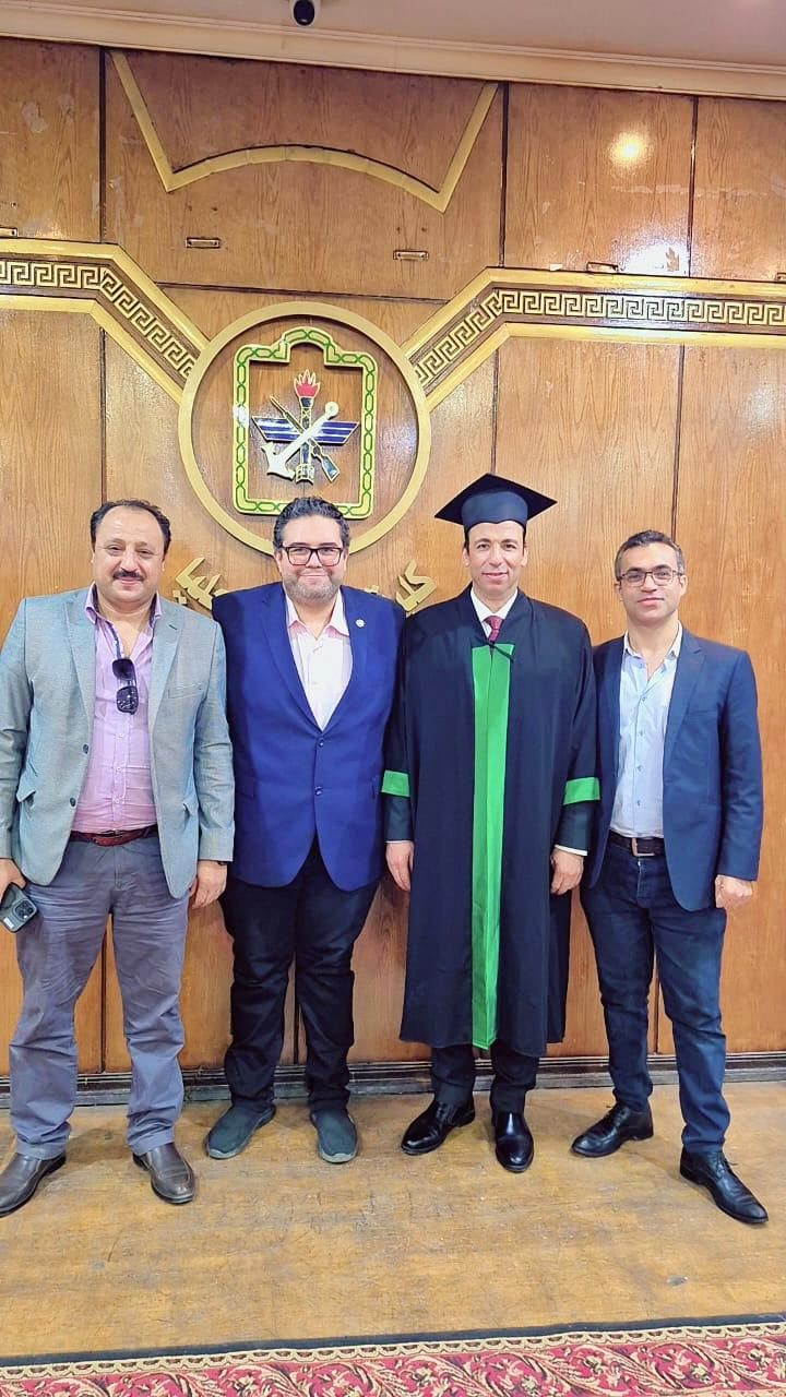 جانب من المناقشة (4) جانب من المناقشة (4)