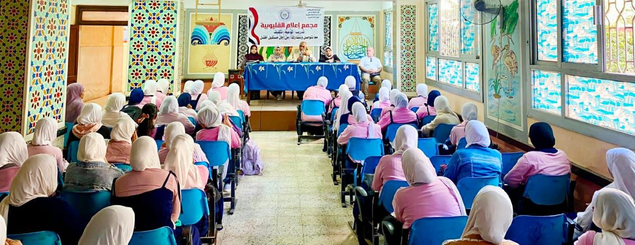 جانب من الندوة جانب من الندوة