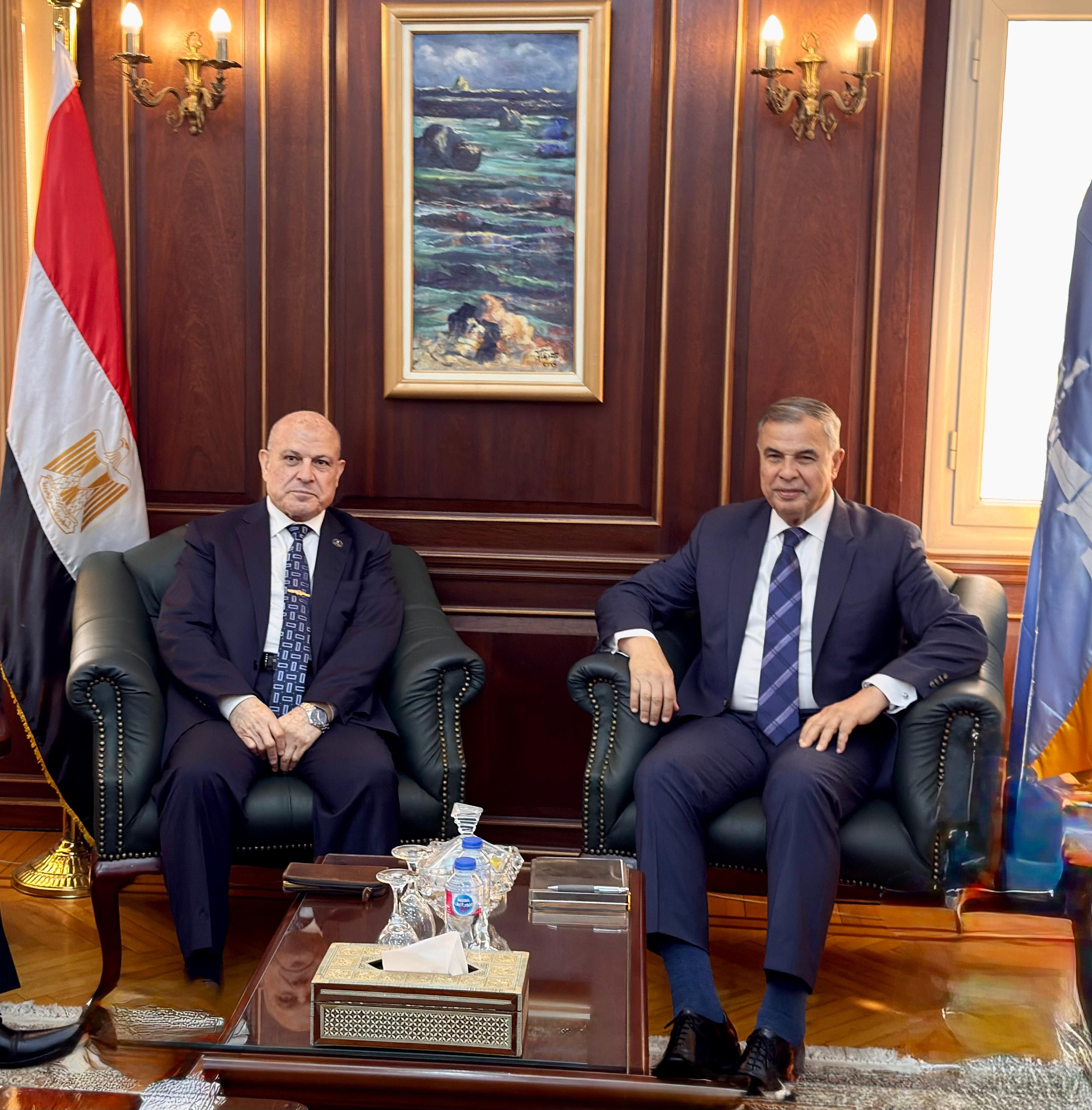 رئيس هيئة النيابة الإدارية يزور محافظ الإسكندرية (8) رئيس هيئة النيابة الإدارية يزور محافظ الإسكندرية (8)
