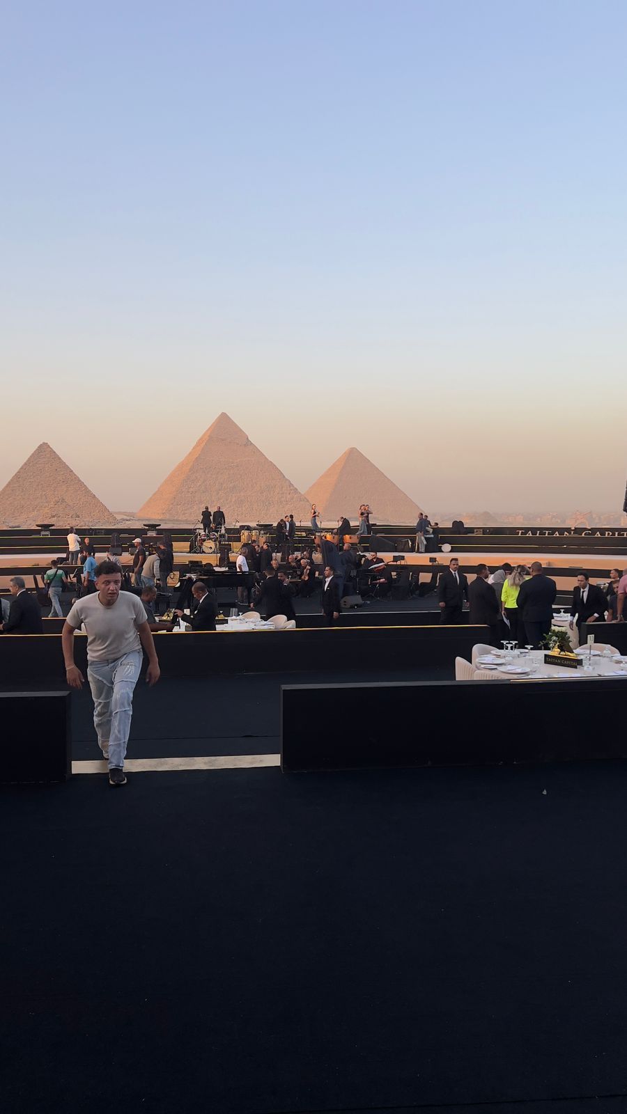 الاستعدادات النهائية لـ حفل الجرامي في الاهرامات (4) الاستعدادات النهائية لـ حفل الجرامي في الاهرامات (4)