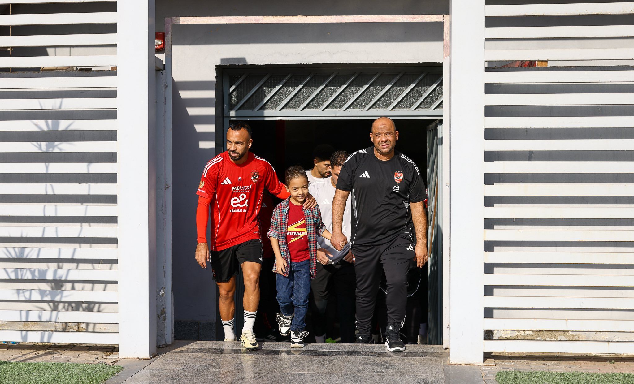 وليد صلاح الدين وأفشة مع الطفل محمد أحمد مجدي وليد صلاح الدين وأفشة مع الطفل محمد أحمد مجدي