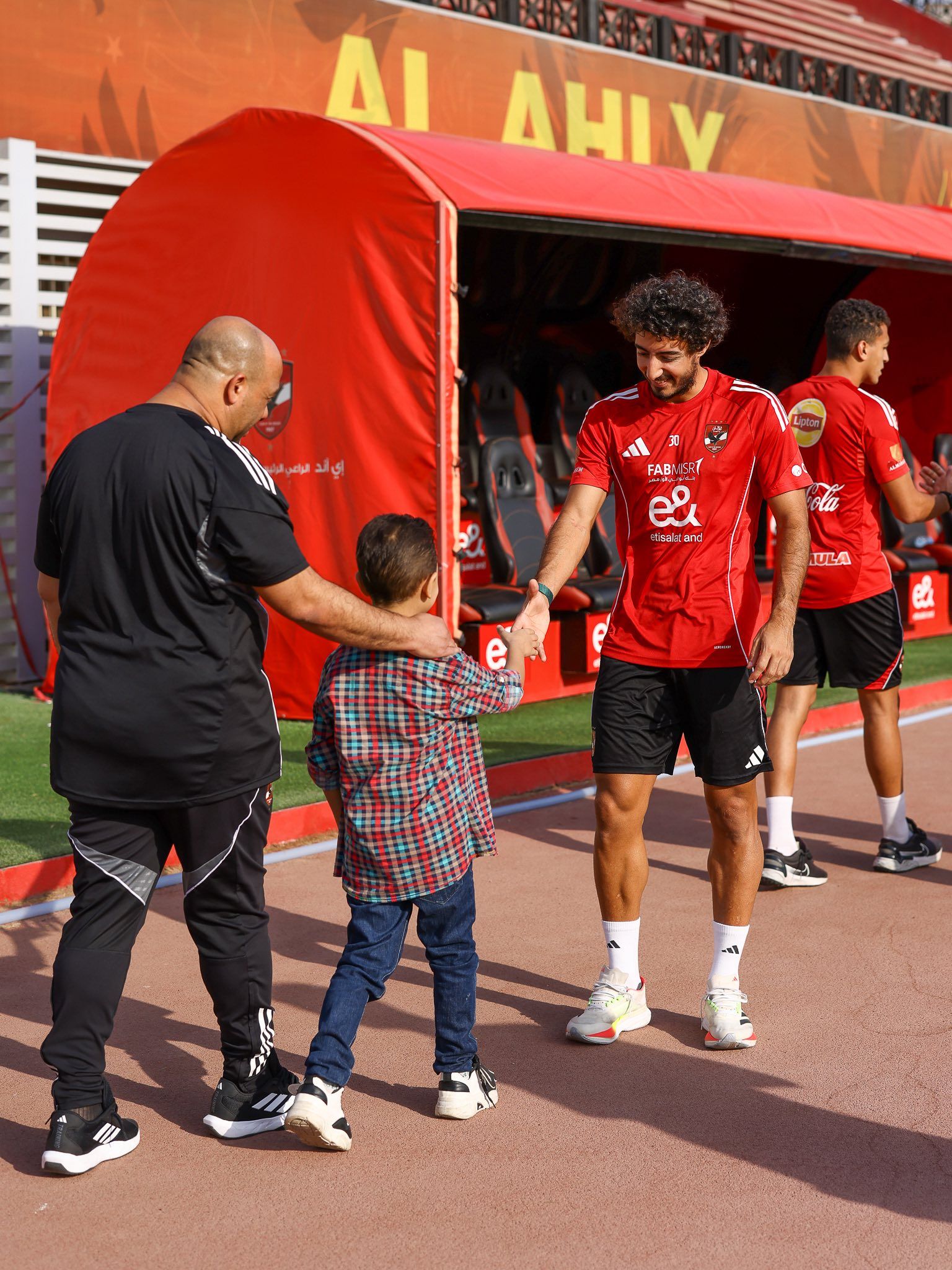 محمد هاني مع الطفل محمد هاني مع الطفل
