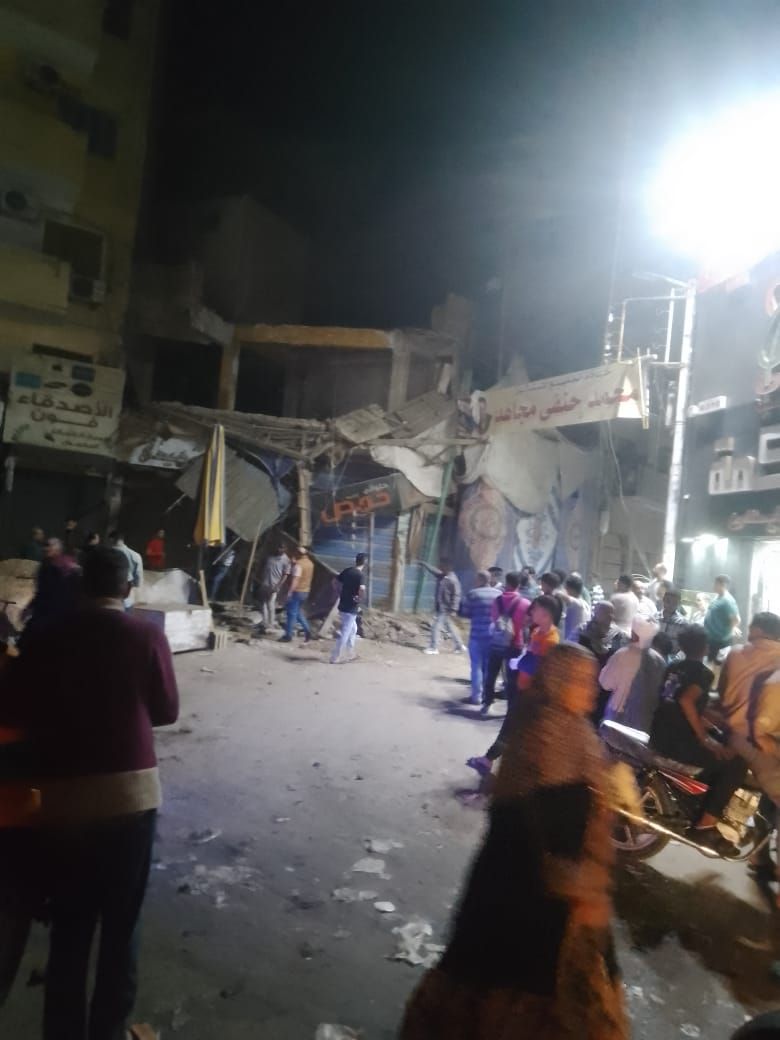 انهيار شرفتين بعقار سكنى بفاقوس انهيار شرفتين بعقار سكنى بفاقوس