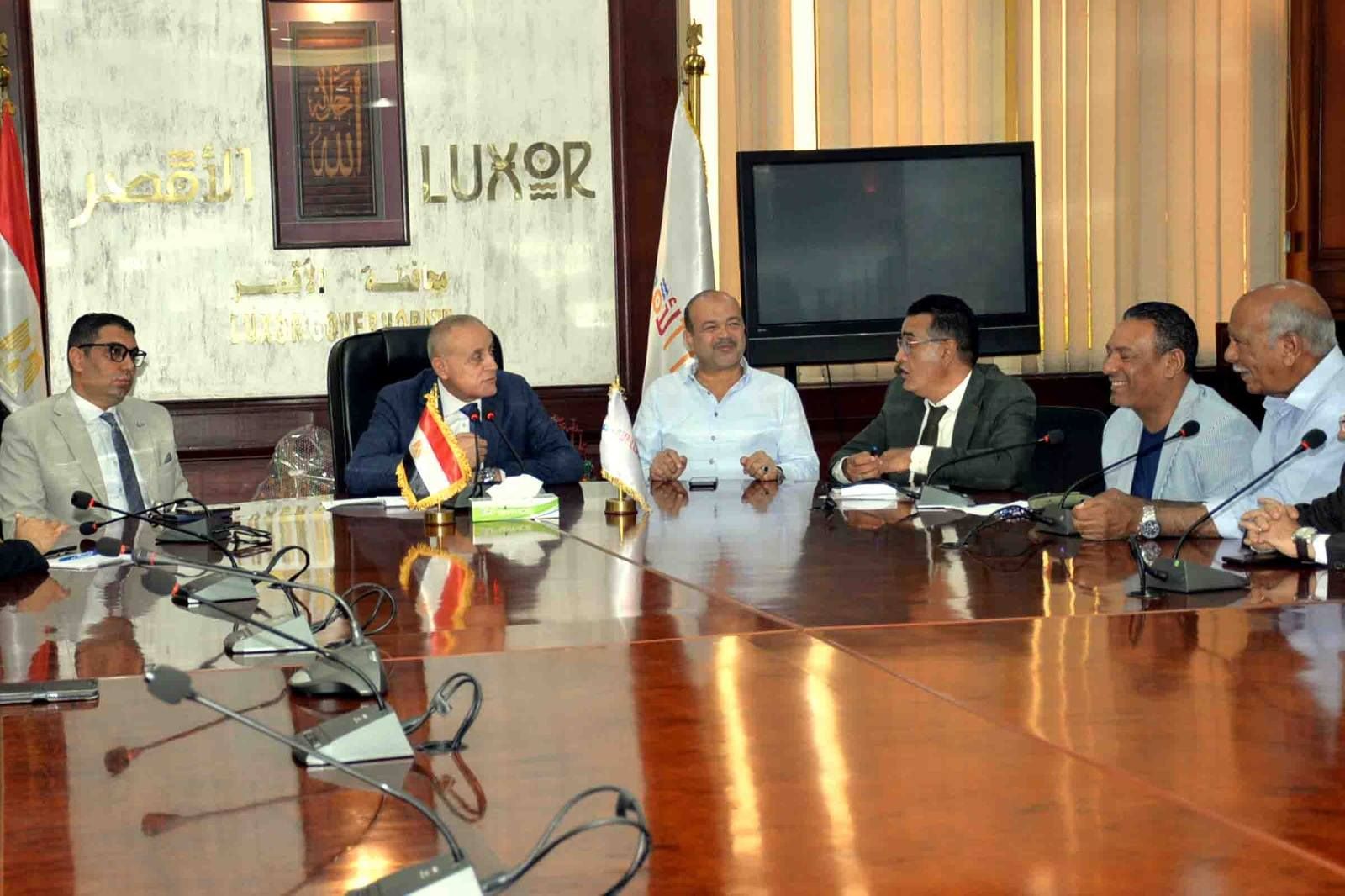 إجتماعاً لتشديد الرقابة وضبط الأسعار بالمحلات والأسواق بالأقصر إجتماعاً لتشديد الرقابة وضبط الأسعار بالمحلات والأسواق بالأقصر