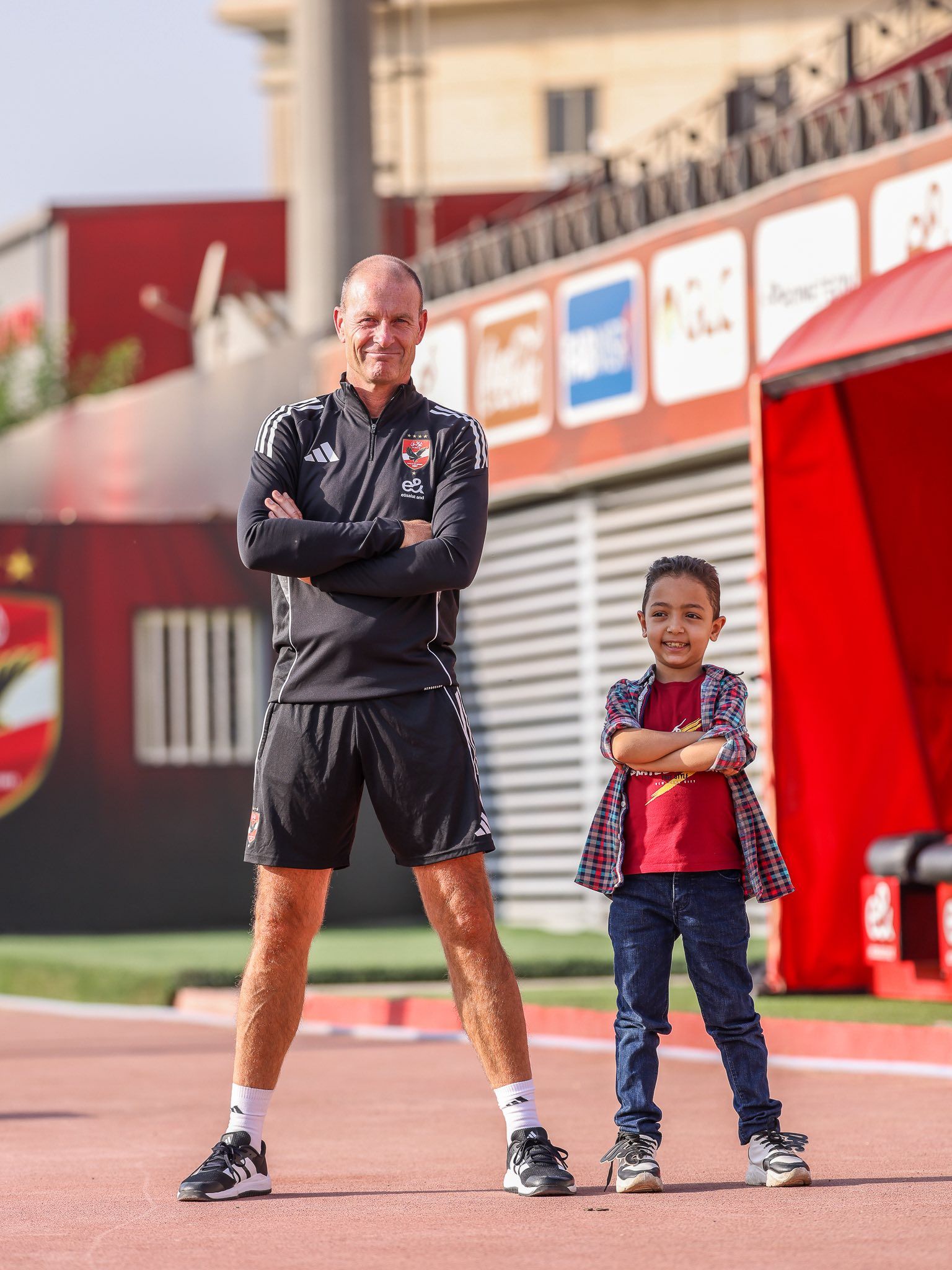 توروب مع طفل يسنعد لعملية زرع نخاع توروب مع طفل يسنعد لعملية زرع نخاع